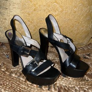 Michael Kors Black leather  Platform  buckle heels